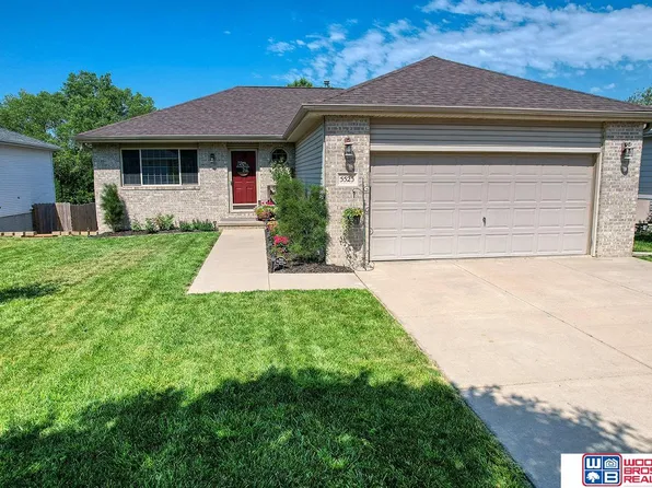 5525 Hunts Dr, Lincoln, NE 68512