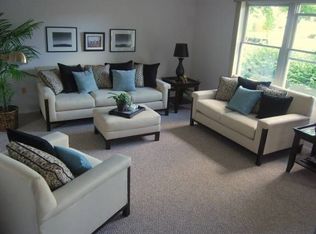 409 Old Cove Rd, Liverpool, NY 13090