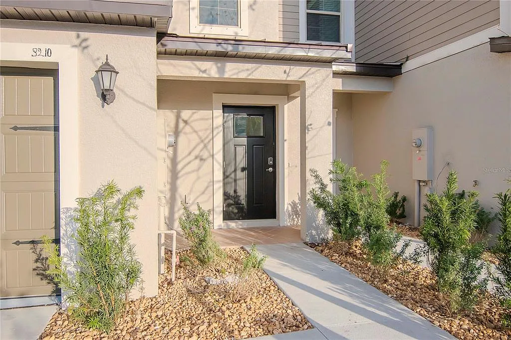 5 bed, 2.5 bath, 2251 sqft, $2,800 — Photo 4