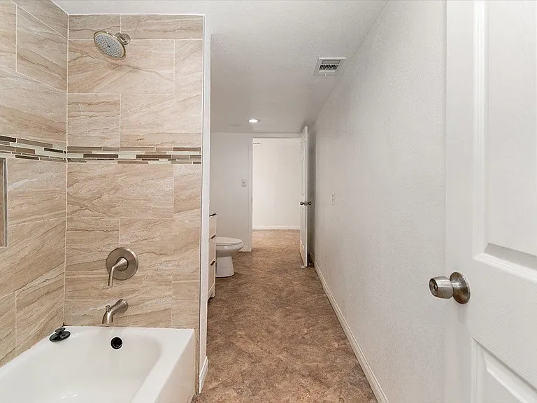 4270 Woodward Ave — Photo 7