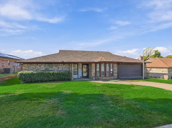 932 Clear View Dr, Bedford, TX 76021