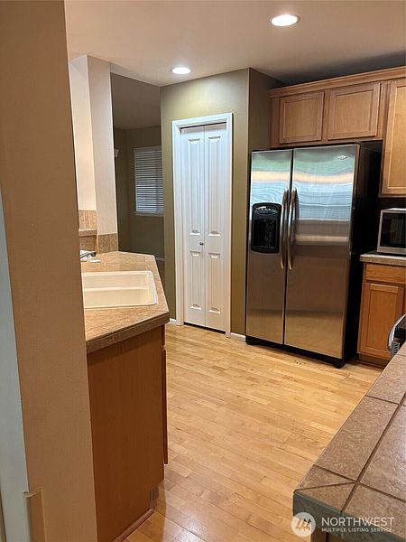 4th image of 4689 Wade Street