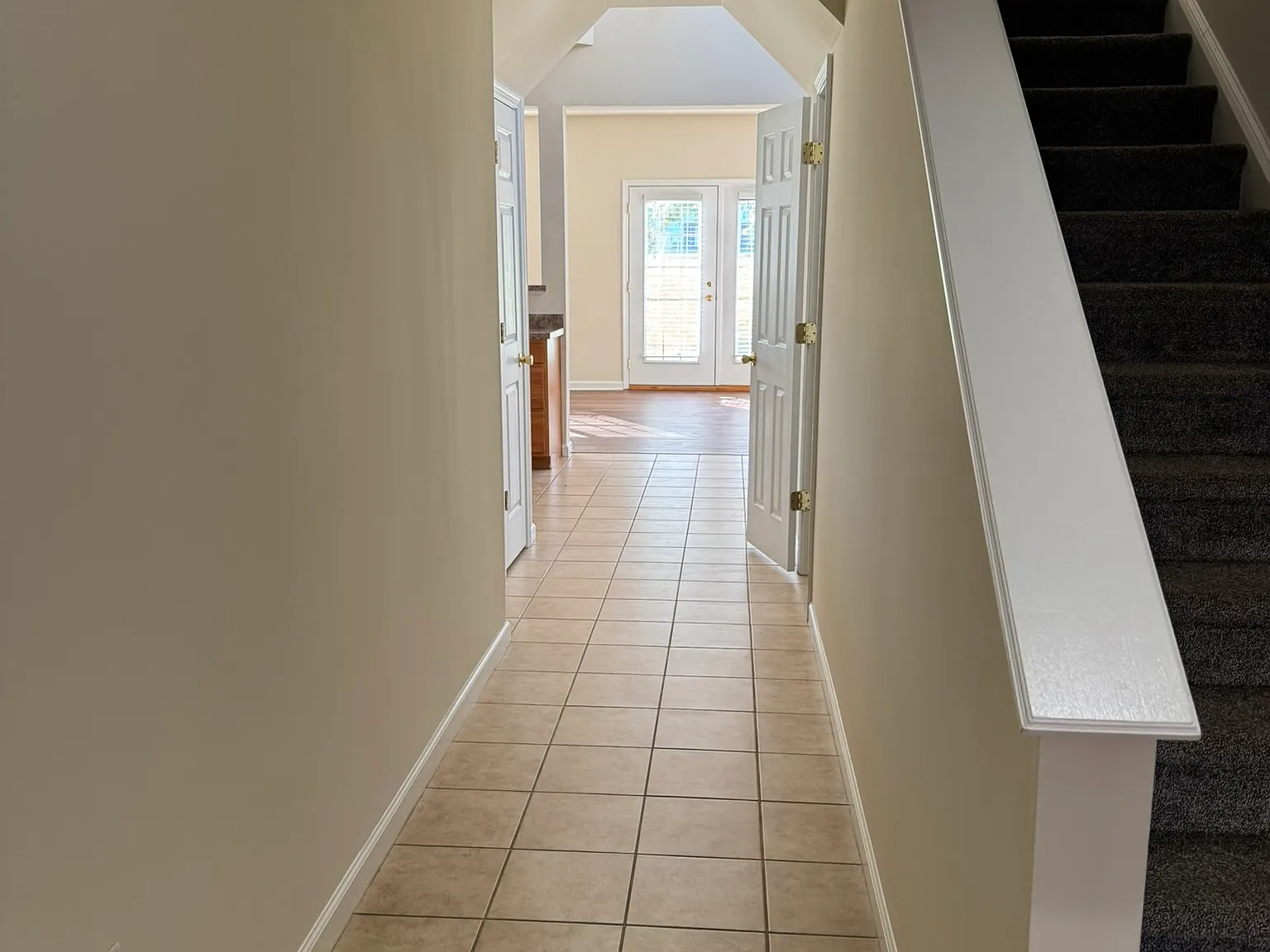 3 bed, 2.5 bath, 1700 sqft, $1,650 — Photo 2