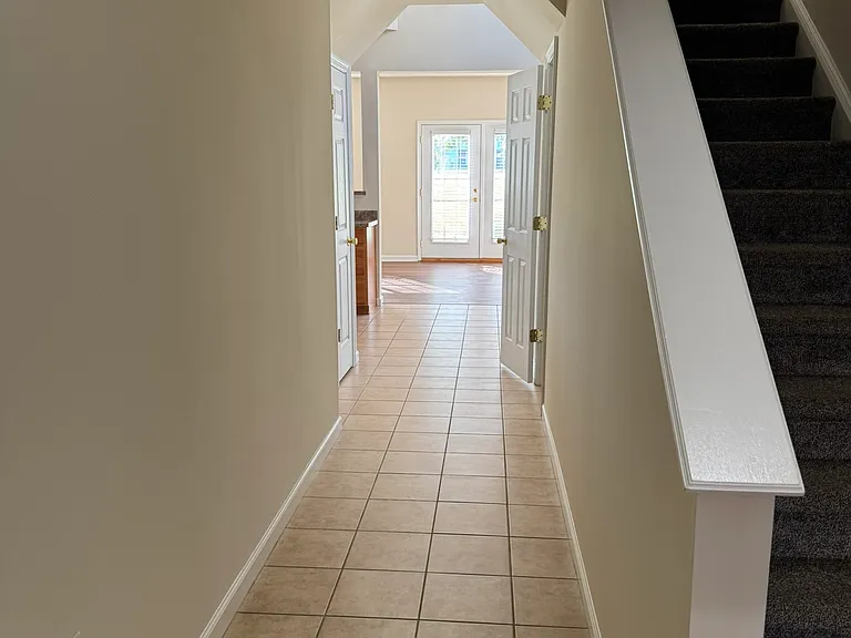 2042 Powell Dr — Photo 2