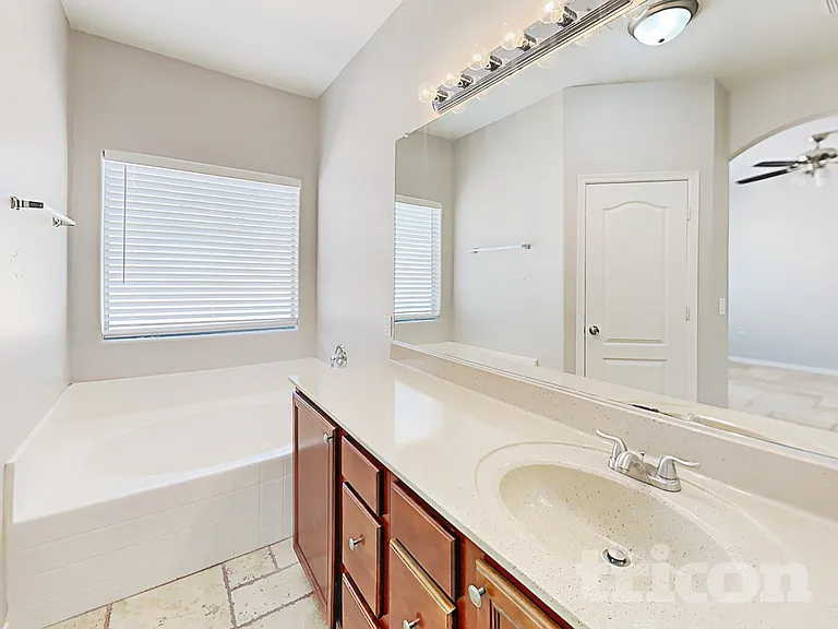 504 W Beautiful Ln — Photo 9