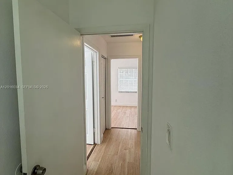 11143 Model Cir E — Photo 11