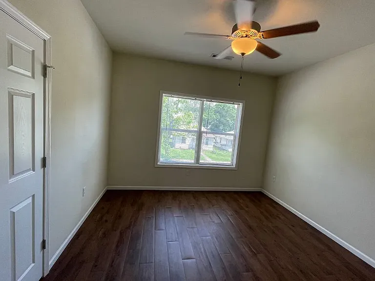 923 Thurston St — Photo 6
