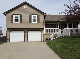 1217 NE Ball Dr, Lees Summit, MO 64086