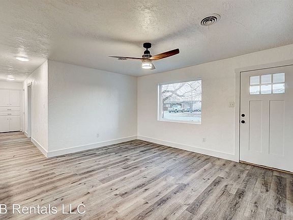 3rd image of 733 SW 45th St