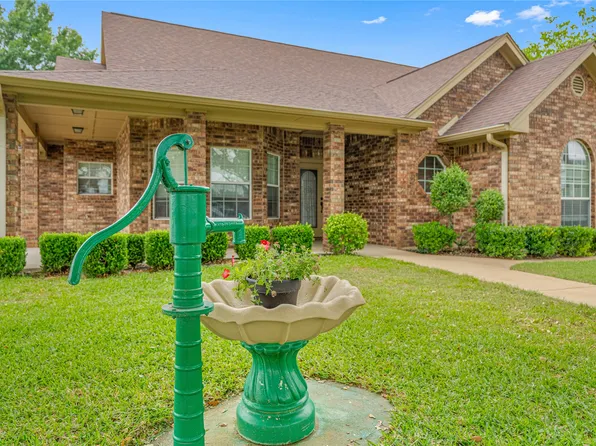 100 Wood Creek Dr, Gatesville, TX 76528