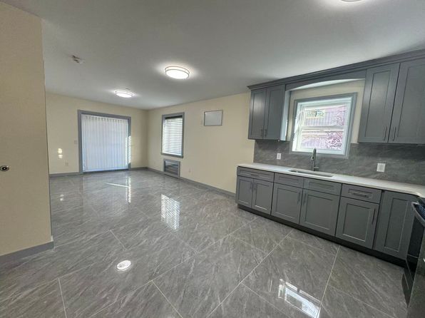 1109 Clarence Ave #2