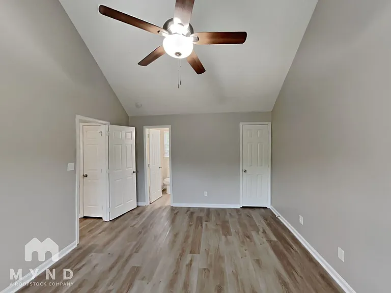 219 Chattaroy Dr — Photo 14