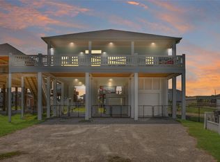 863 Selwyn Rd, Crystal Beach, TX 77650