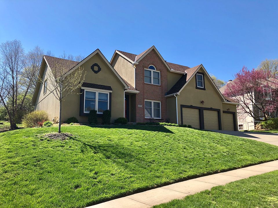 1st image of 212 Camelot Dr