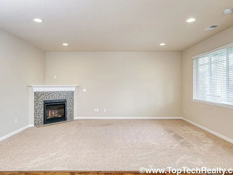 7226 NW Abigail Ter — Photo 3