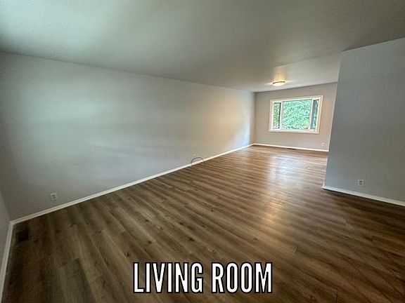 2nd image of 918 Woodlawn Ct