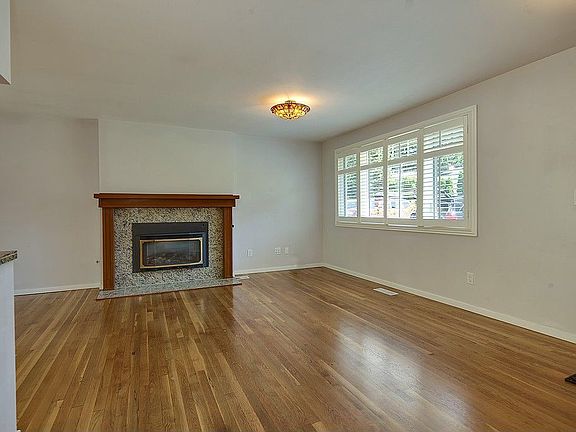 5th image of 213 152nd Pl SE