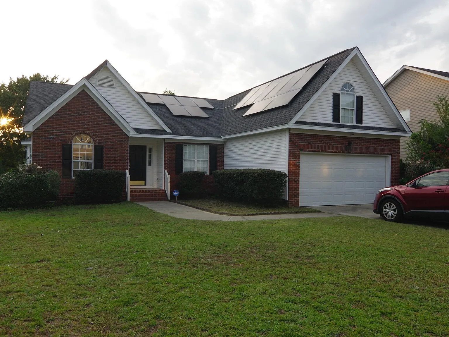 4 bed, 2002 sqft, $2,300 — Photo 1