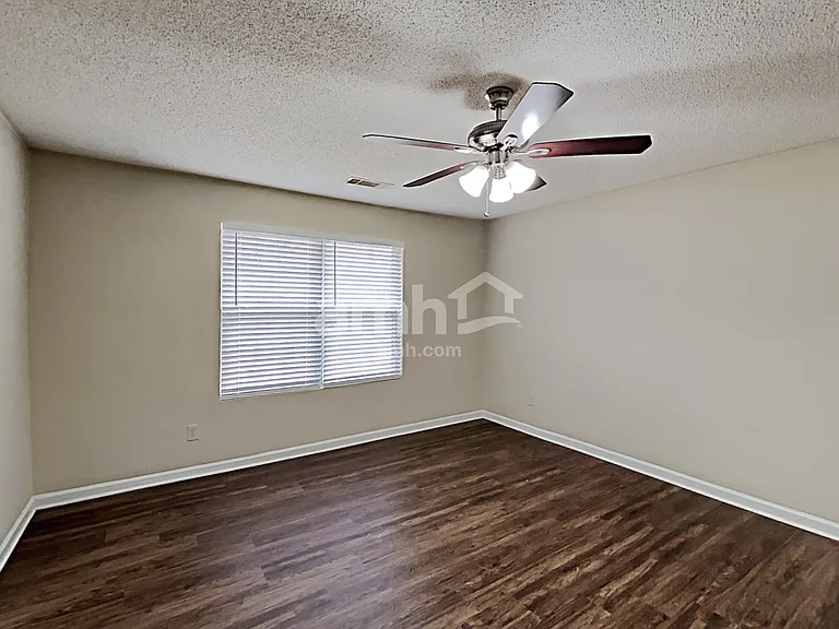 209 Signet Ct — Photo 10