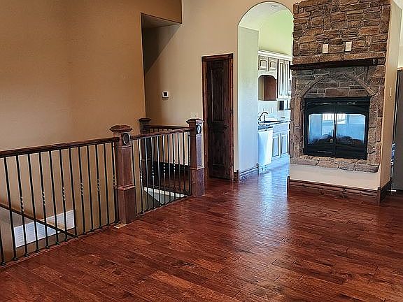 Living Rm-Dual Sided Firepl