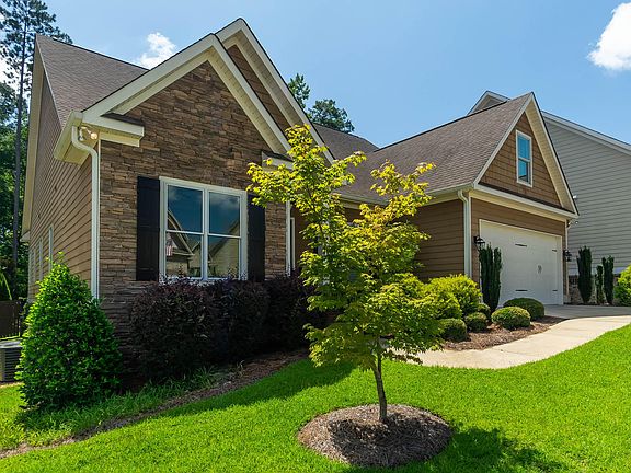 3rd image of 327 Carillon Ln