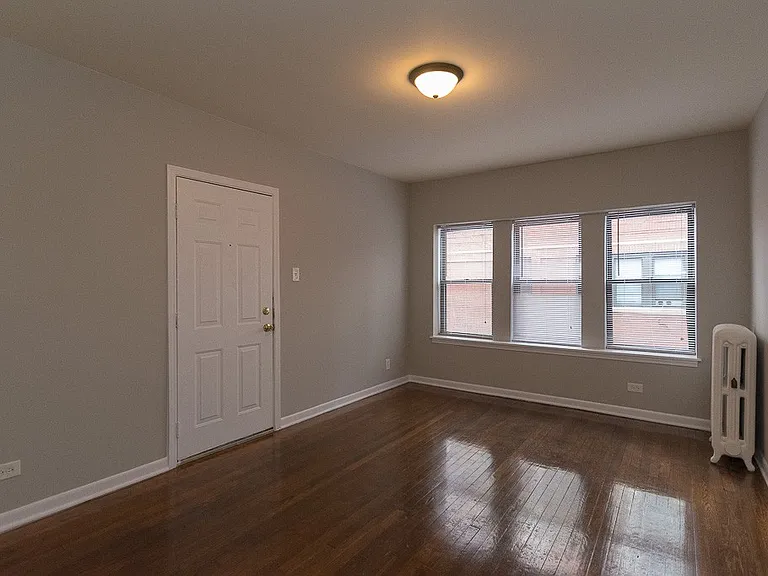5748 N Winthrop Ave #203 — Photo 8