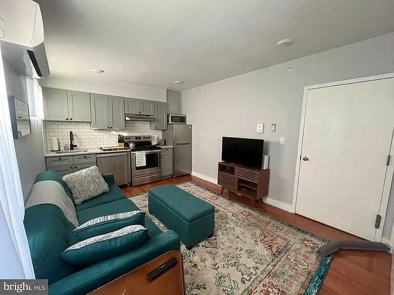 4508 Walnut St #304 — Photo 4