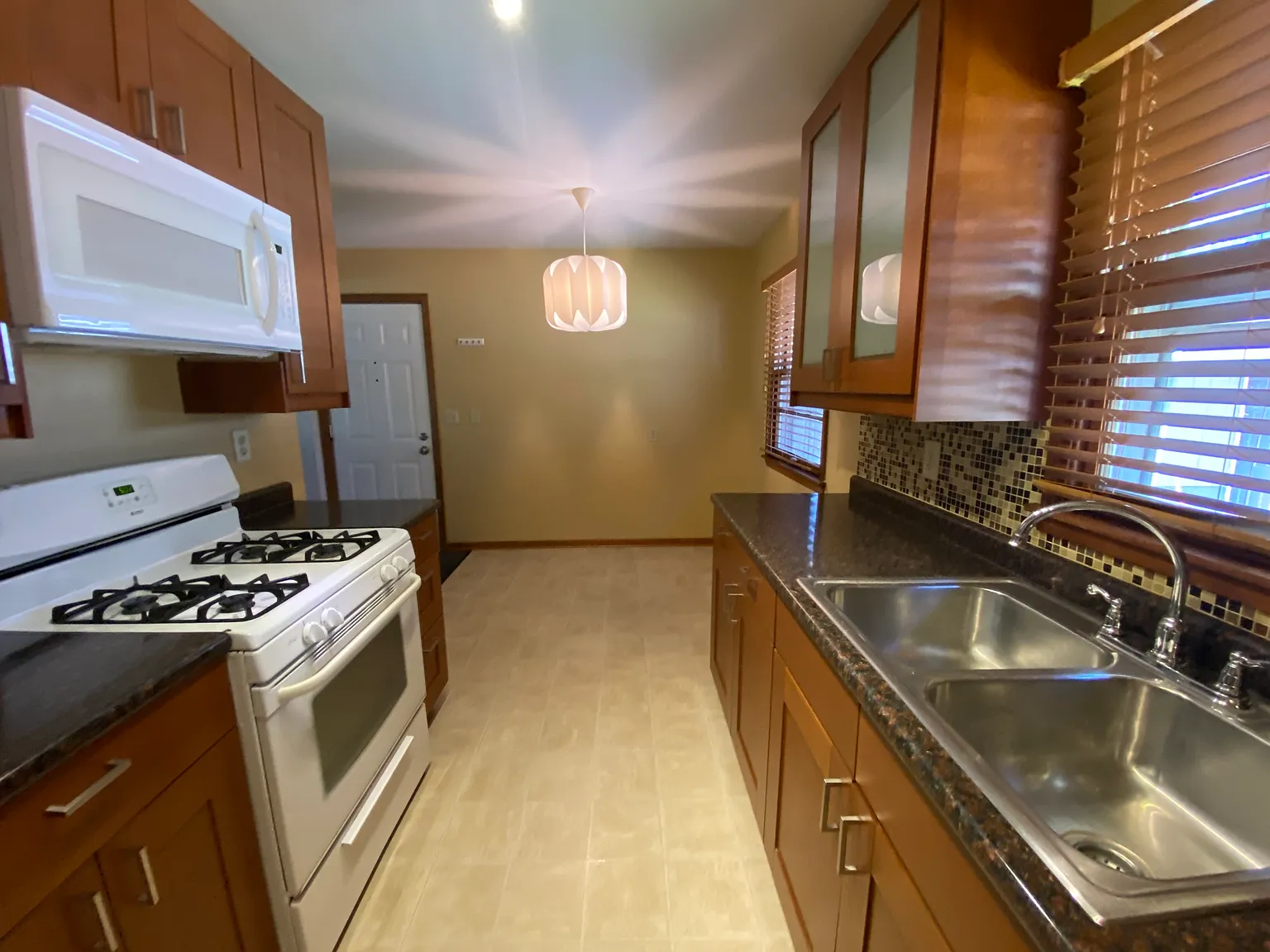 4-bed 2-bath SFH avail now in Coon Rapids! — Photo 4