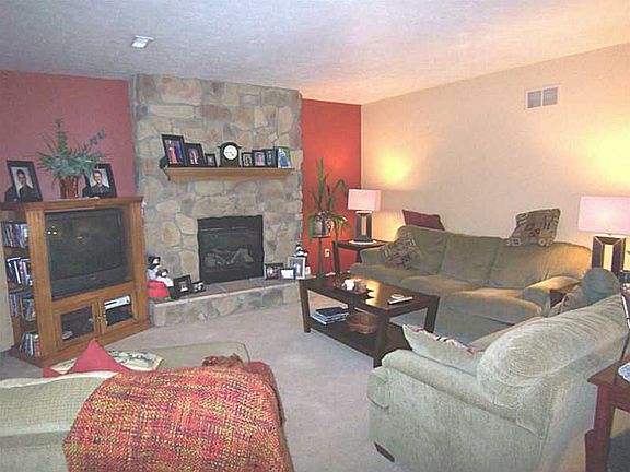 5th image of 34 Elena Ave Unit 34