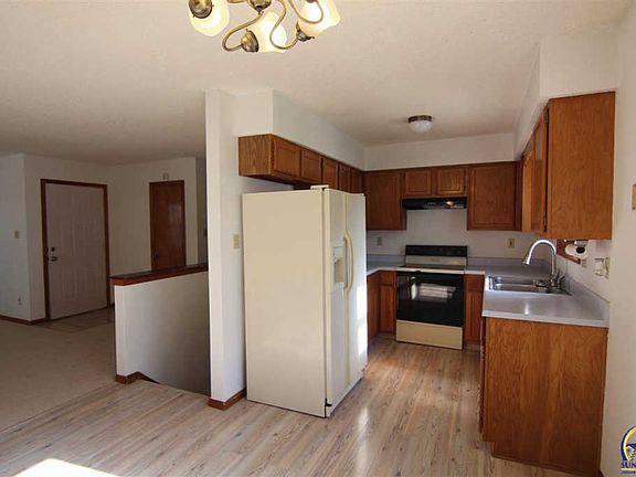 5th image of 660 N Porter St