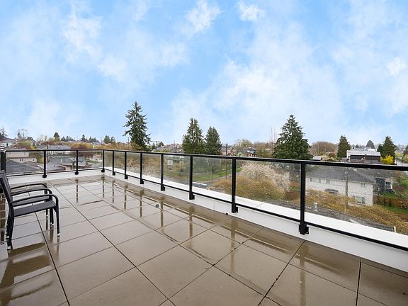 2nd image of 128 Woodstock Ave W #2