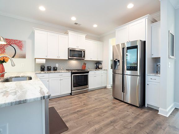 5th image of 429 Whispering Breeze Ln