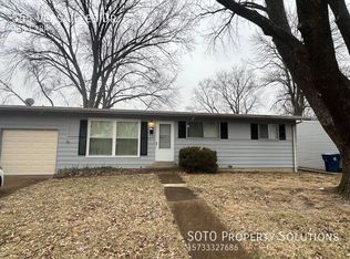 555 Versailles Dr, Florissant, MO