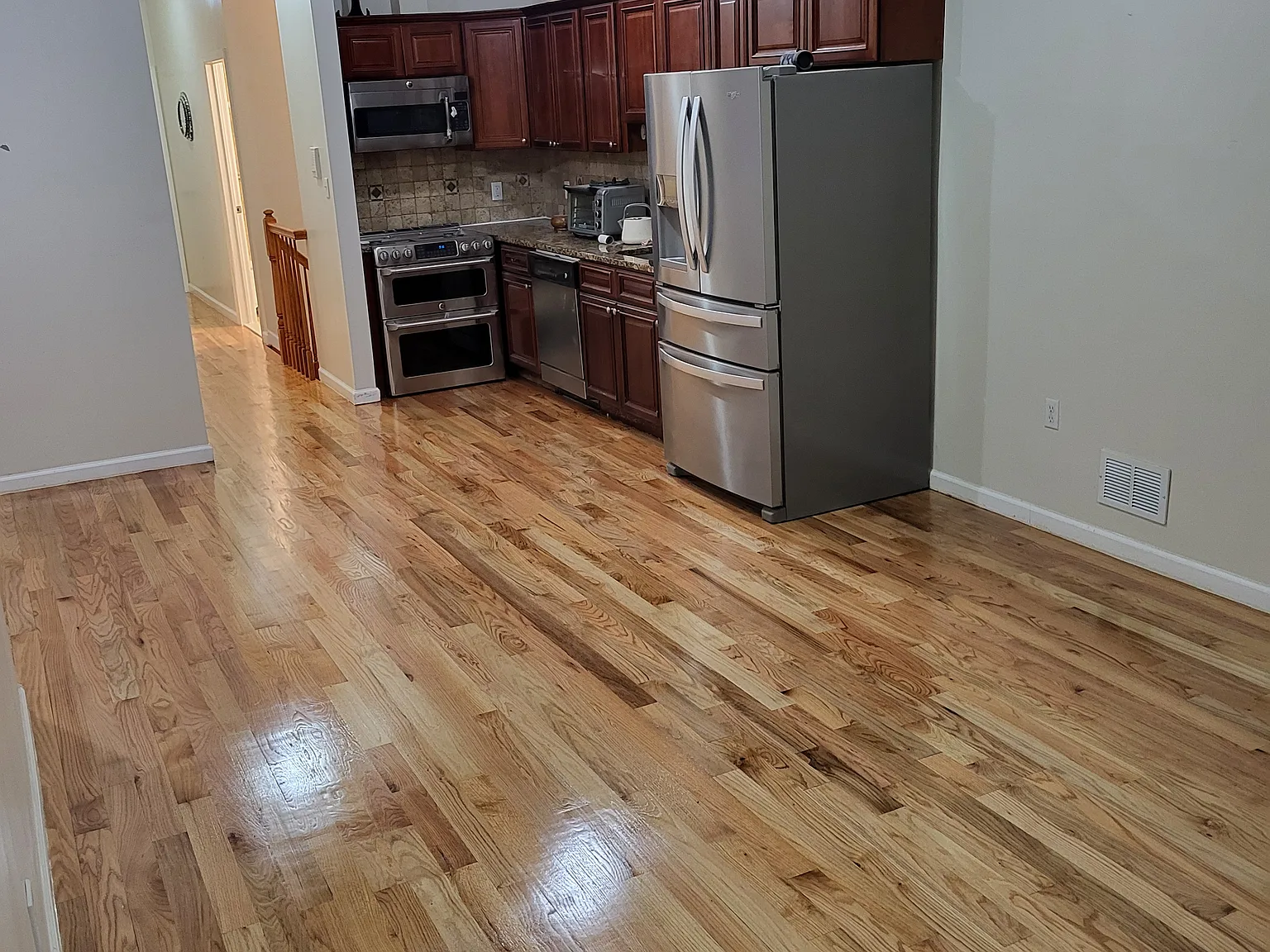 3 bed, 1300 sqft, $3,200 — Photo 4