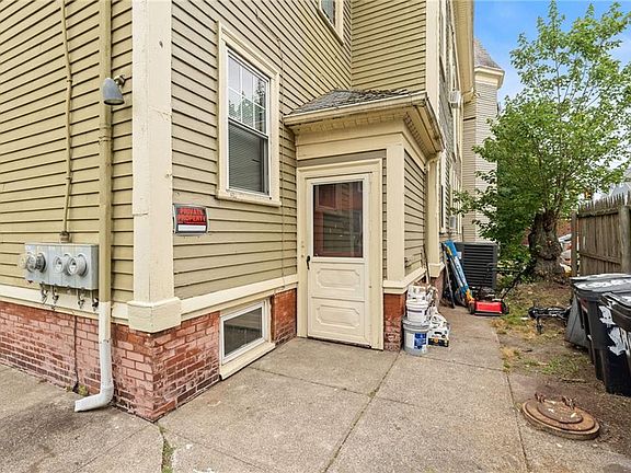 5th image of 133 Cottage St