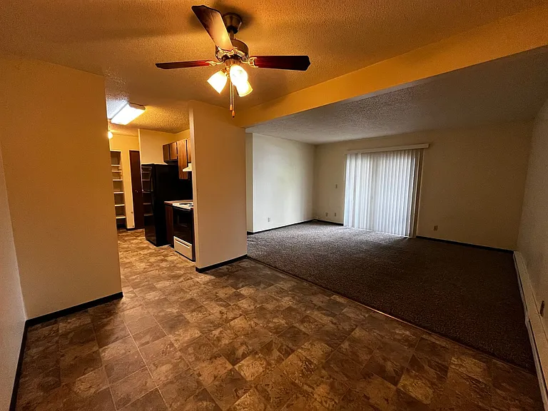 230 W Broadway St — Photo 4