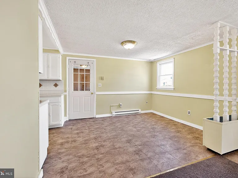 101 E Liberty St — Photo 13