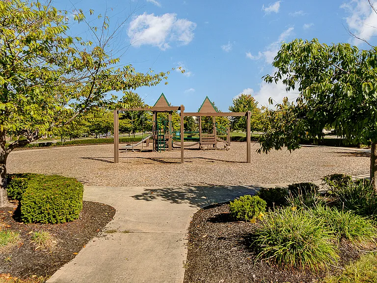 8045 Butterworth Green Dr — Photo 25