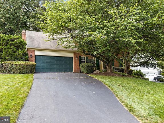 5th image of 9326 Hobart Ct