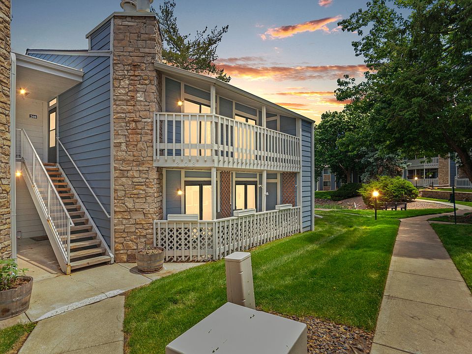 Woodside Viaage Condo entrance