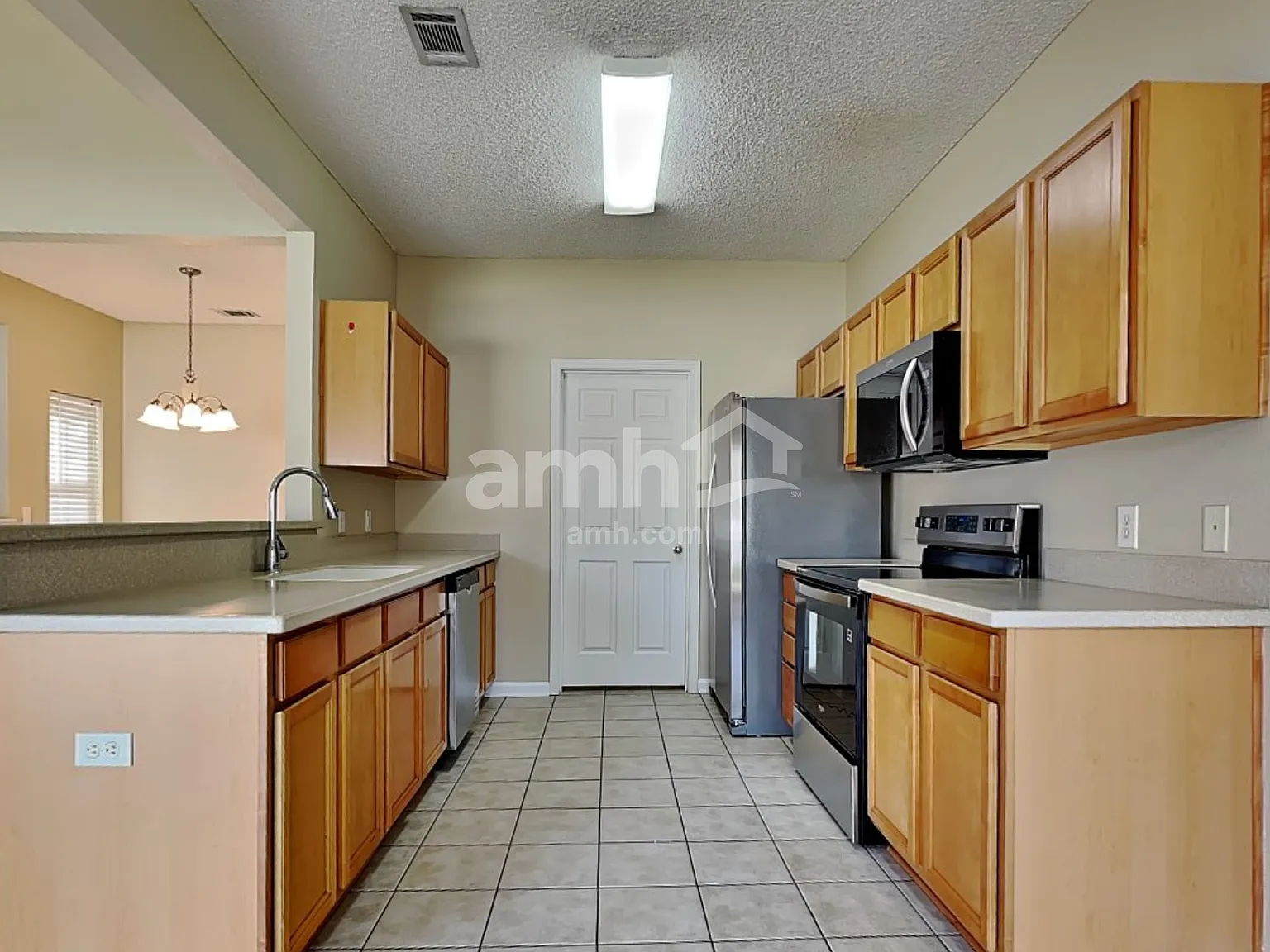 3 bed, 2.0 bath, 1532 sqft, $2,105 — Photo 3