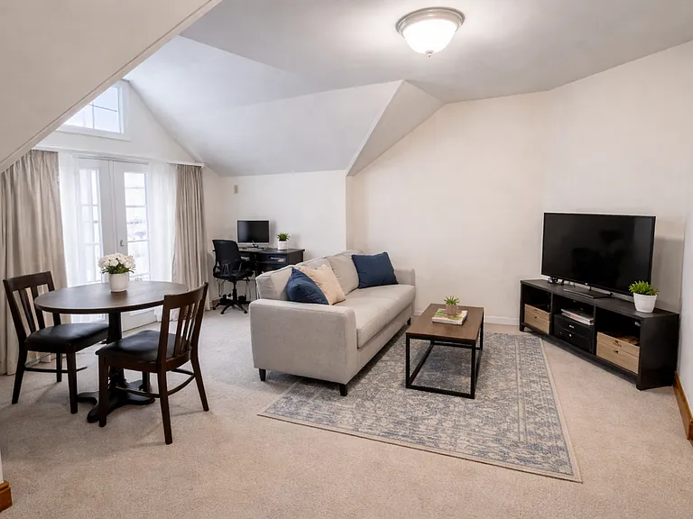 28 Baker St #3 — Photo 1