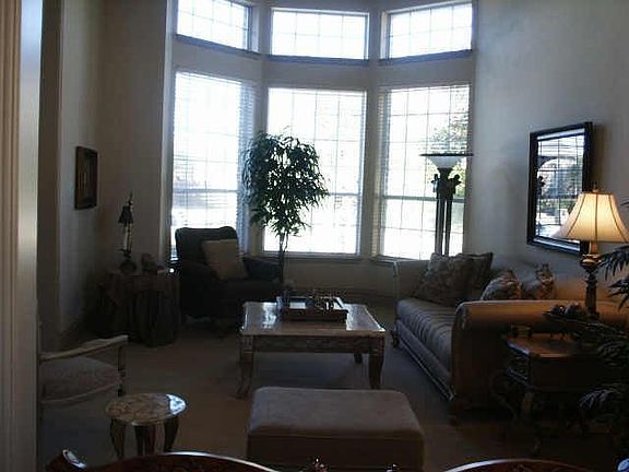 4th image of 1625 McGee Ln