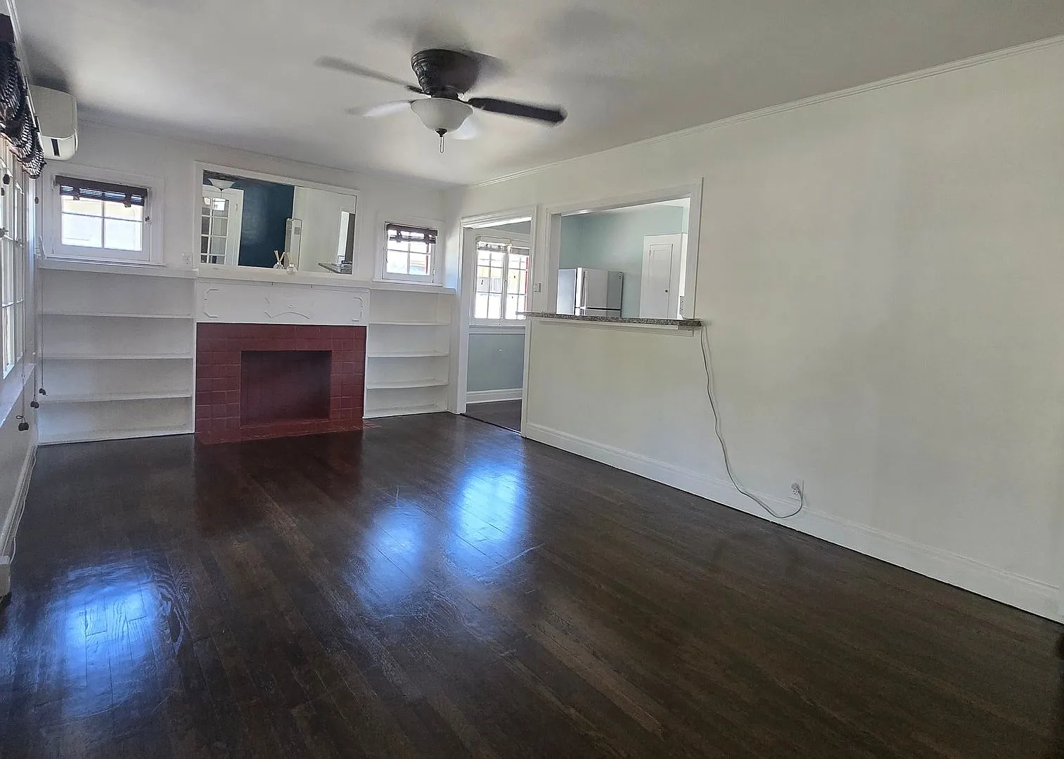 Charming Bungalow in Desirable NW Pasadena — Photo 4