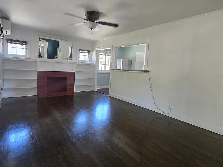 1692 N Marengo Ave — Photo 4