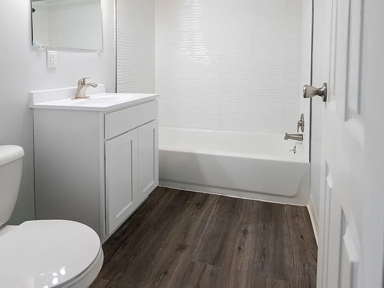 Tomlinson Court Apartments — Photo 7