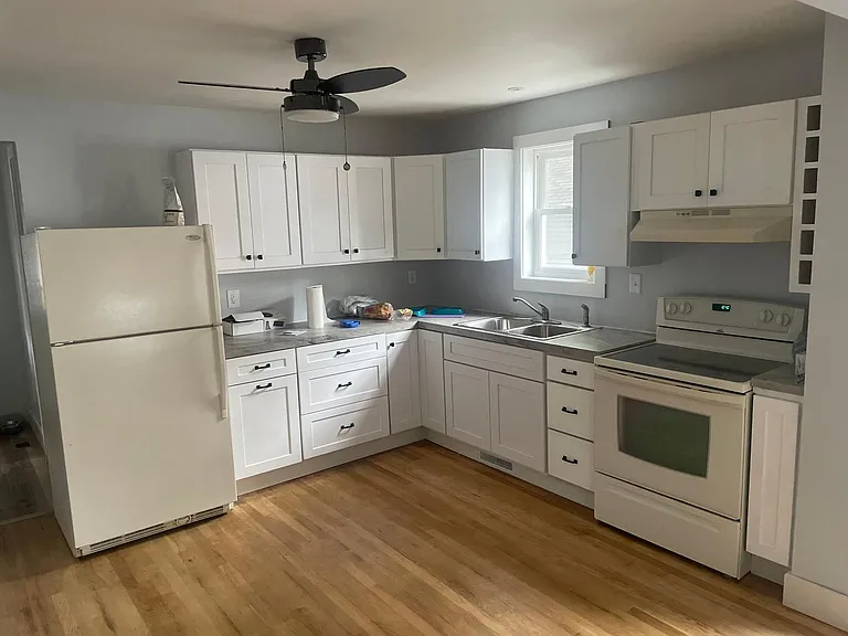 231 Stewart St SW — Photo 3