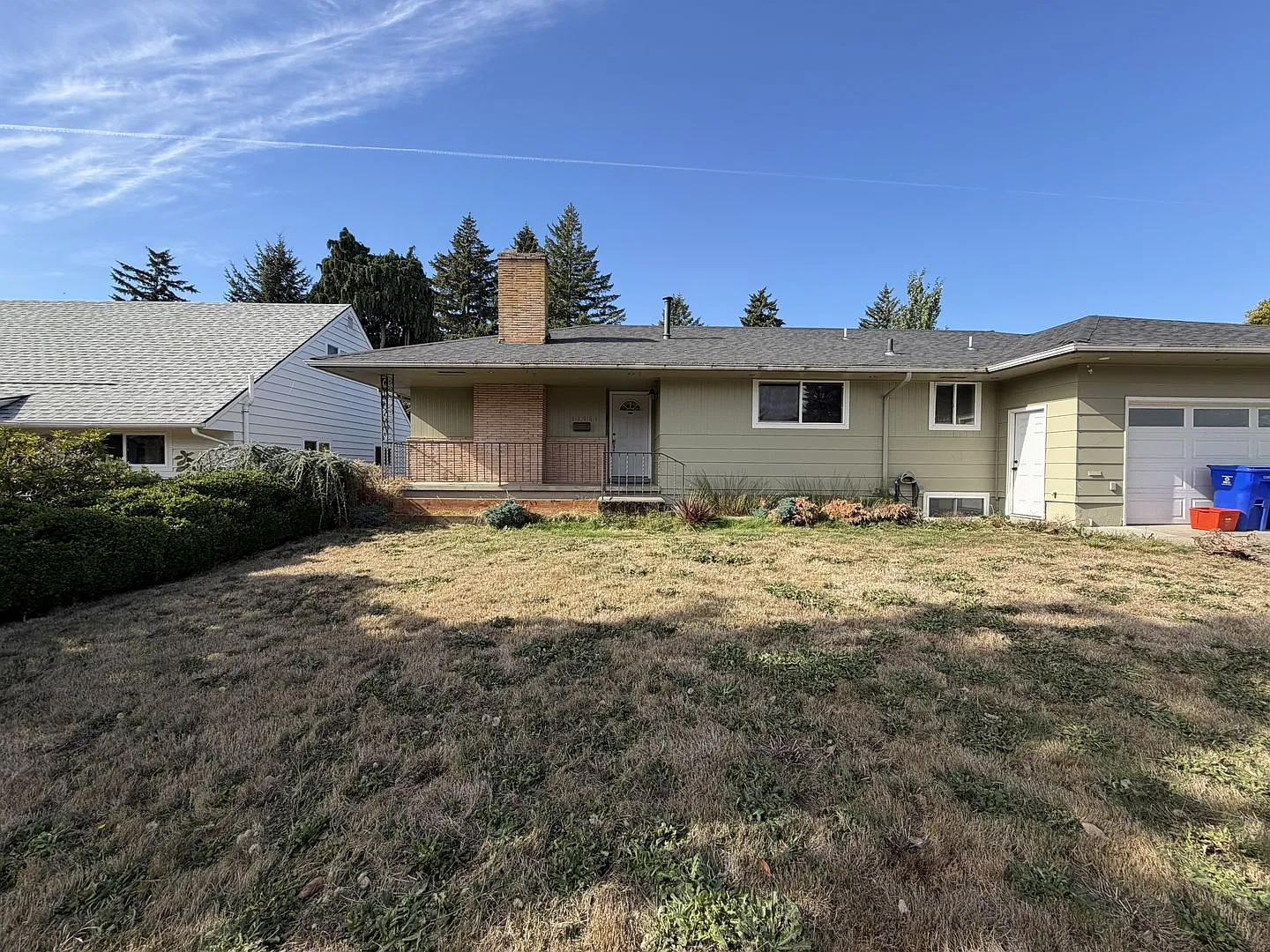 Spacious 4 Bedroom Home with Granite Kitchen, Main-Level Primary Suite, Two Living Areas & Outdoo... — Photo 3