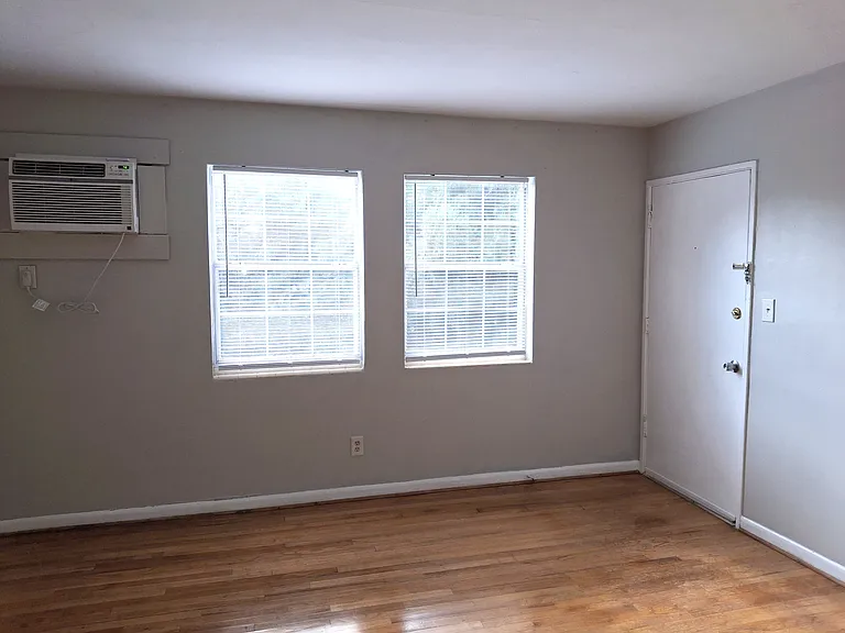 756 Greenwood Ave NE #7 — Photo 3