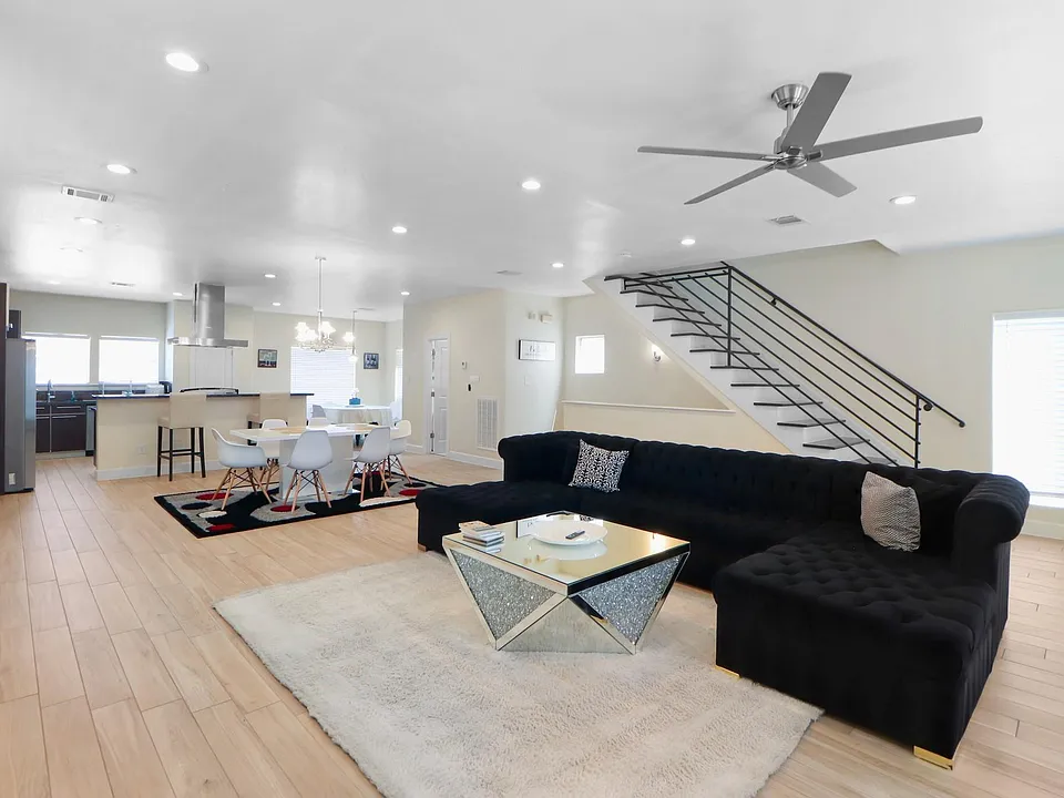 3045 Clinton Dr
